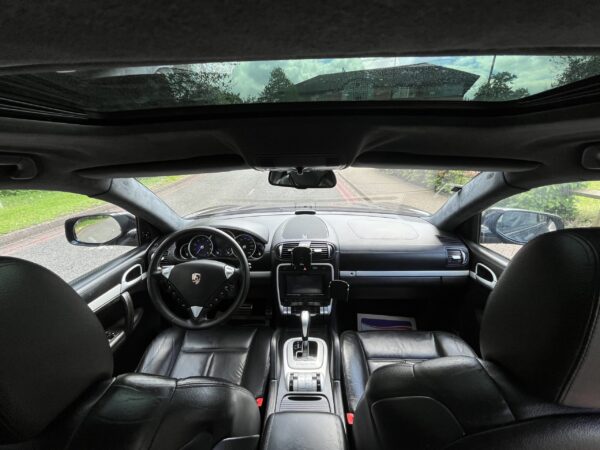 PORSCHE CAYENNE 4.8 TURBO 5DR TIPTRONIC S - Image 12