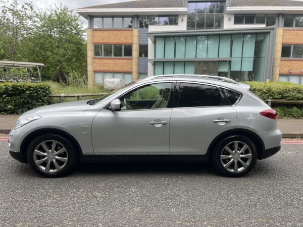 2016 INFINITI QX50 3.7 LUXURY 4×4 - Image 4