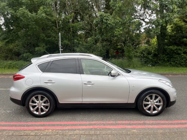 2016 INFINITI QX50 3.7 LUXURY 4×4 - Image 8